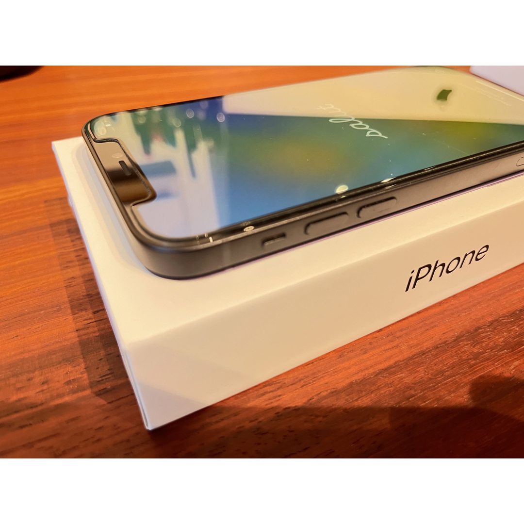 iPhone(アイフォーン)のたっつあん123様専用【美品】iPhone12 62GB ブラック スマホ/家電/カメラのスマートフォン/携帯電話(スマートフォン本体)の商品写真
