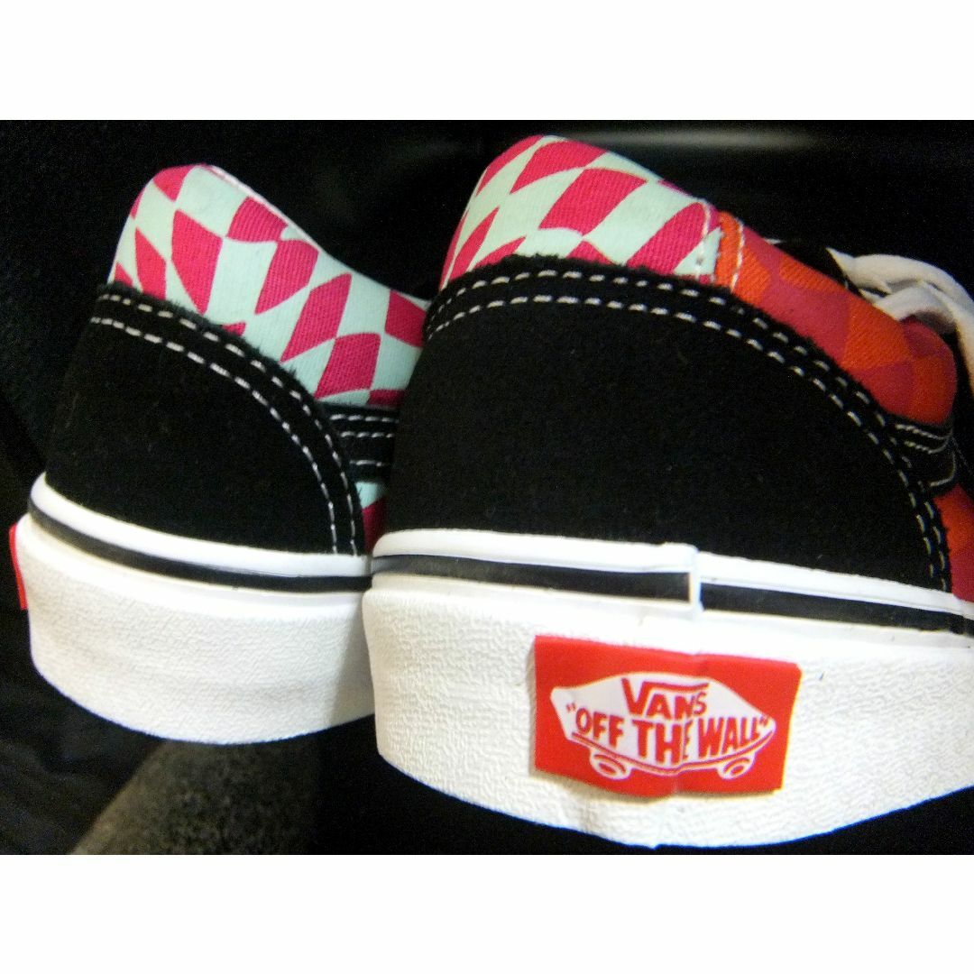 VANS(ヴァンズ)の◆完全未使用品◆VANS OLD SKOOL バンズ サイケリック 23.5cm レディースの靴/シューズ(スニーカー)の商品写真