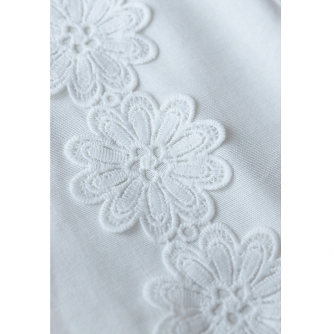 cawaii(カワイイ)の花柄ブラウス白　未使用に近い　XL レディースのトップス(シャツ/ブラウス(長袖/七分))の商品写真