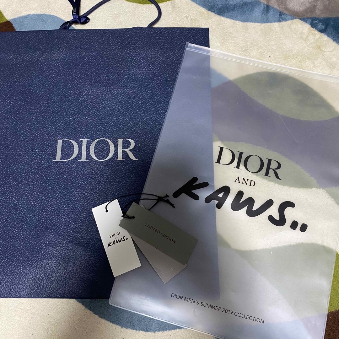 美品 本物 正規品 Dior kawsコラボ メンズ Tシャツ 限定品 黒白