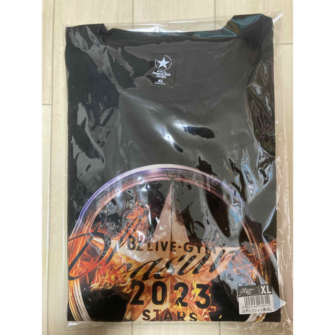 B'z(ビーズ)のB'z Pleasure 2023 STARS  ツアーTシャツ 黒  XL エンタメ/ホビーのタレントグッズ(ミュージシャン)の商品写真