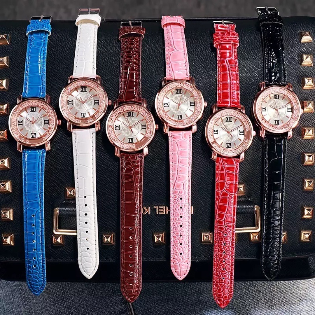 新品 レディース腕時計  ローマ数字　丸いスワロフスキー　キラキラ［レッド］   レディースのファッション小物(腕時計)の商品写真