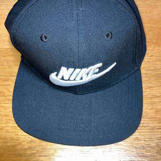 ナイキ(NIKE)のNIKE キャップ　黒　【ツバは水平タイプ】(キャップ)