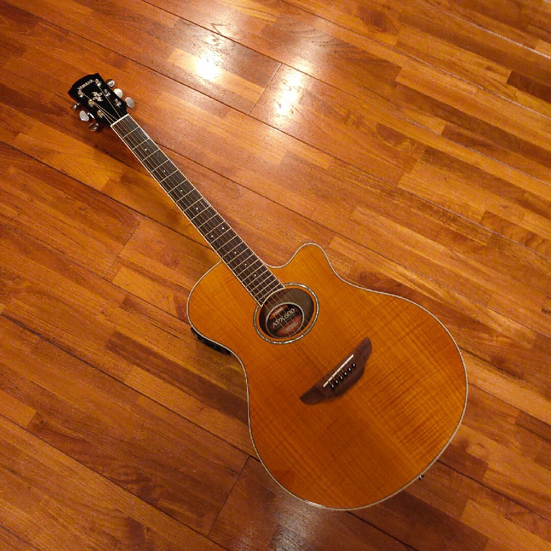 ヤマハ(ヤマハ)のYAMAHA APX600fm 楽器のギター(アコースティックギター)の商品写真