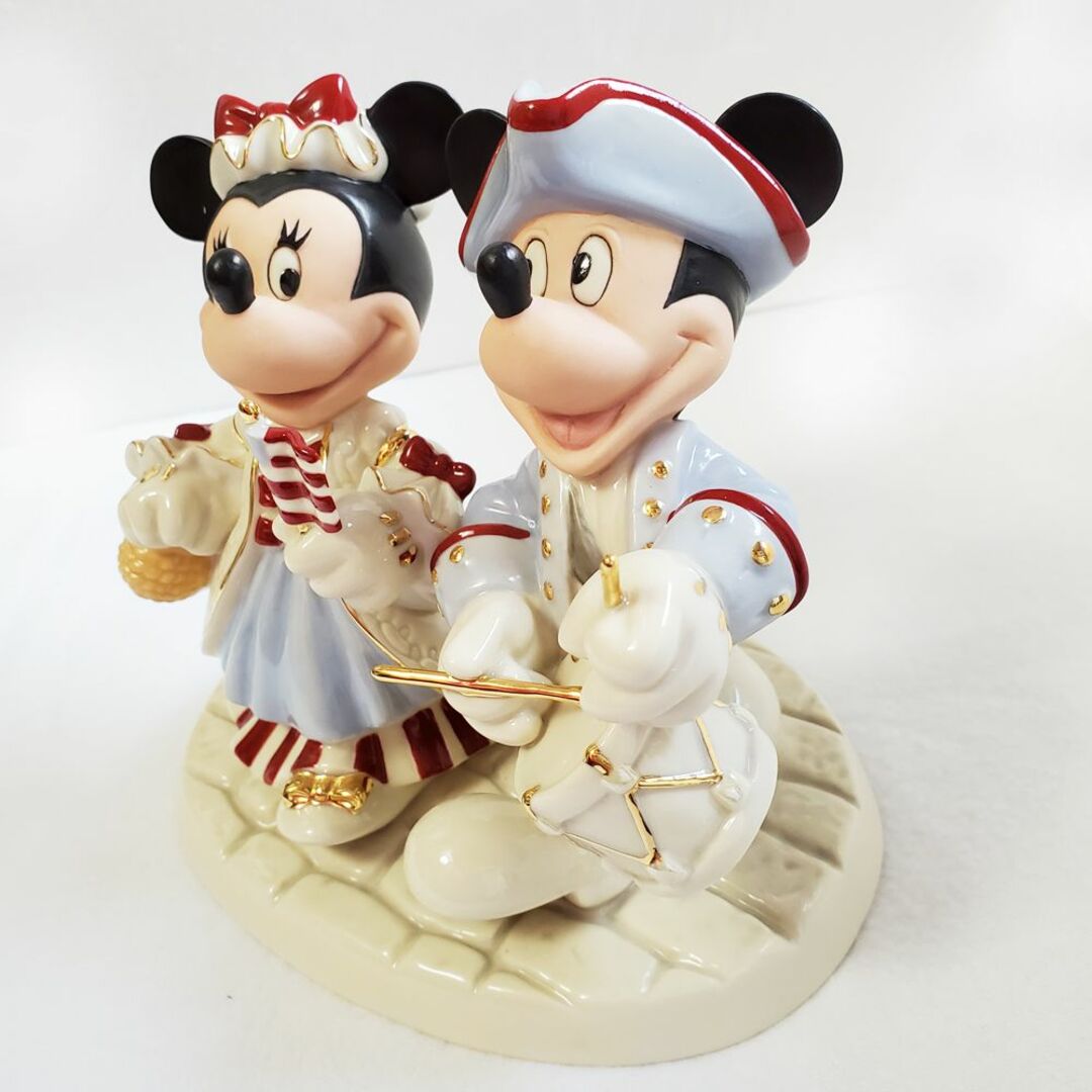 Disney(ディズニー)の【超レア・一点もの・新品】レノックス ミッキーとミニーの愛国パレード　ディズニー インテリア/住まい/日用品のインテリア小物(置物)の商品写真