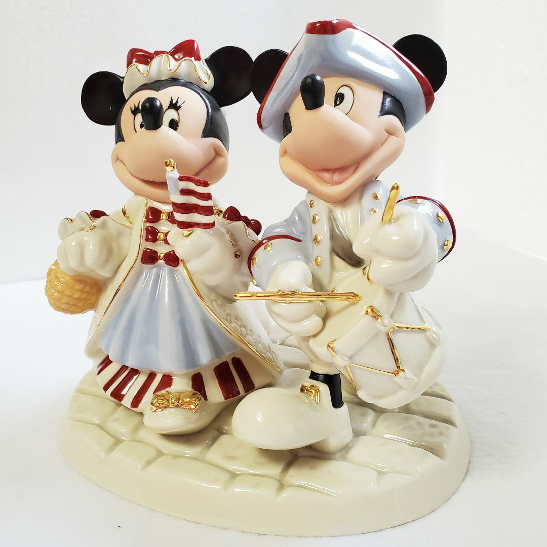 Disney(ディズニー)の【超レア・一点もの・新品】レノックス ミッキーとミニーの愛国パレード　ディズニー インテリア/住まい/日用品のインテリア小物(置物)の商品写真