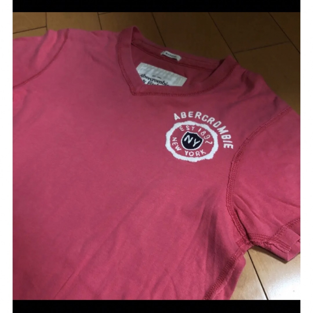 Abercrombie&Fitch(アバクロンビーアンドフィッチ)のアバクロピンクコットンVネックT レディースのトップス(Tシャツ(半袖/袖なし))の商品写真