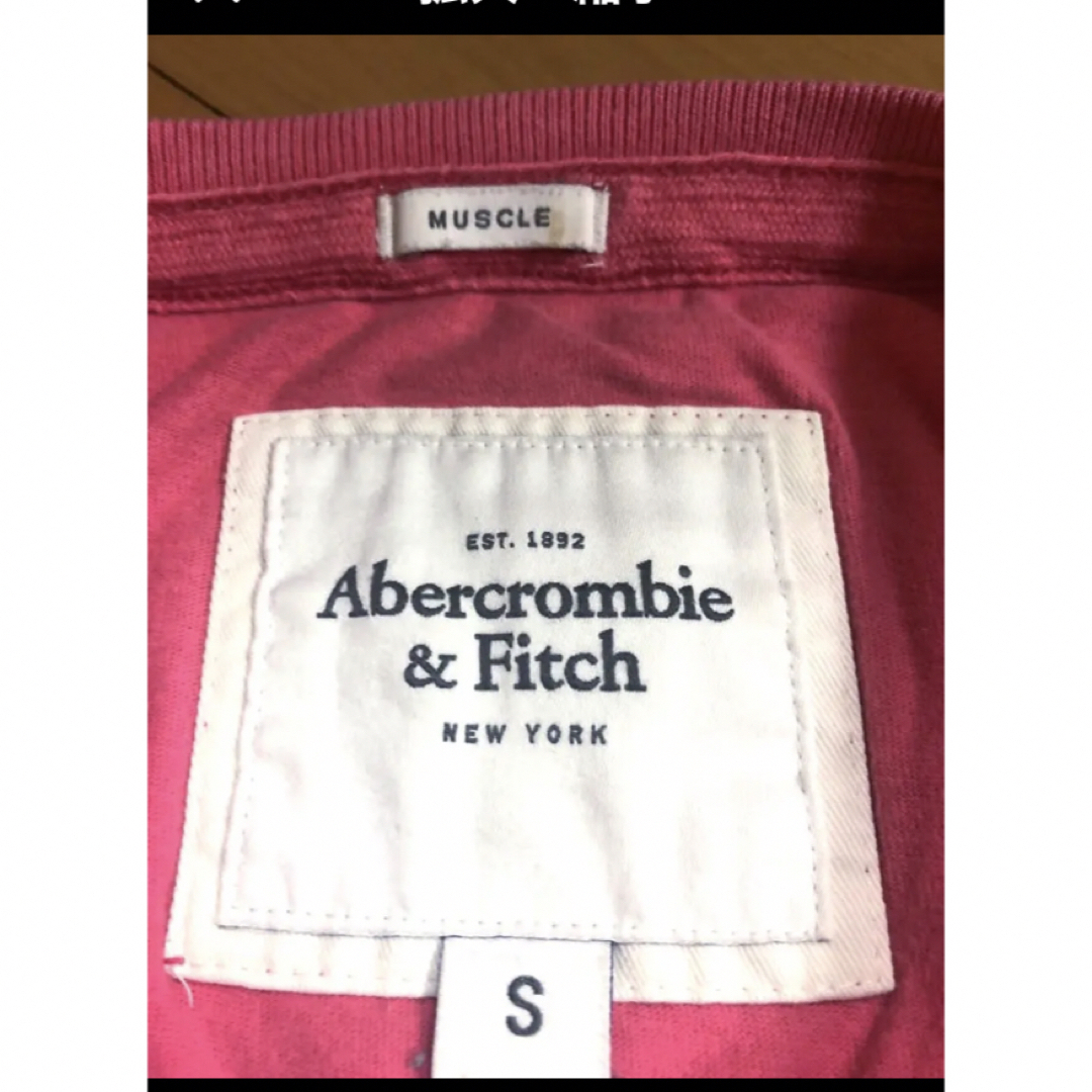 Abercrombie&Fitch(アバクロンビーアンドフィッチ)のアバクロピンクコットンVネックT レディースのトップス(Tシャツ(半袖/袖なし))の商品写真