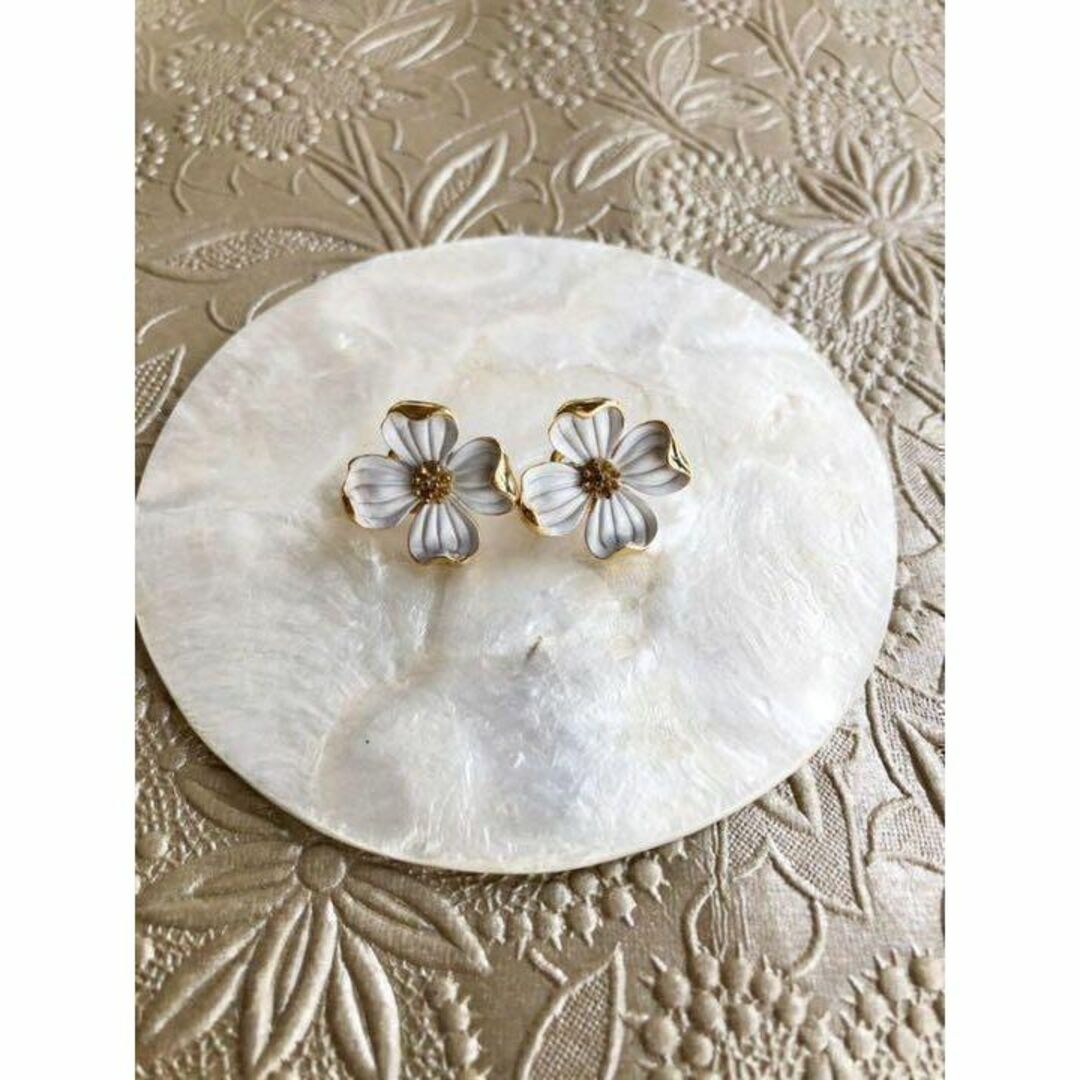 安い オフライン販売 美品!CROWN TRIFARI ハナミズキ ヴィンテージ