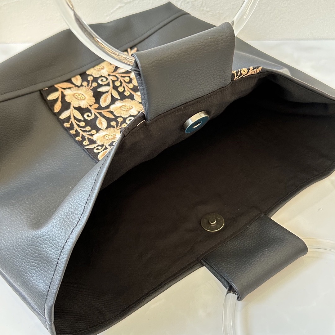 リングハンドル　トートバッグ　合皮　インド刺繍 ハンドメイドのファッション小物(バッグ)の商品写真