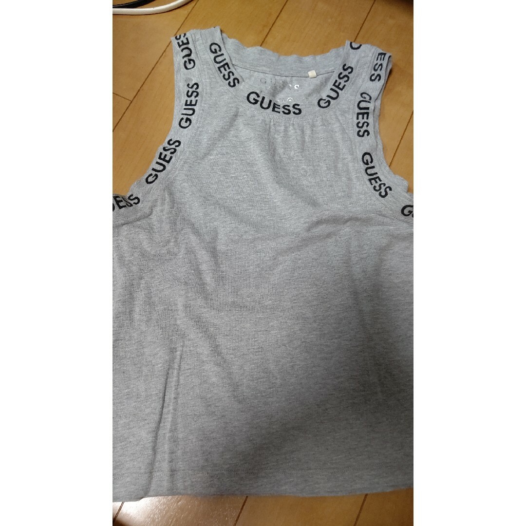 GUESS(ゲス)のGUESS レディースのトップス(Tシャツ(半袖/袖なし))の商品写真