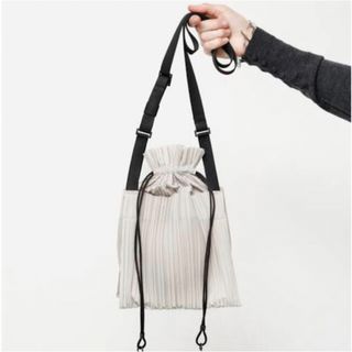 プリーツプリーズイッセイミヤケ(PLEATS PLEASE ISSEY MIYAKE)のPLEATS PLEATS  ISSEY MIYAKE ショルダーバッグ(ショルダーバッグ)