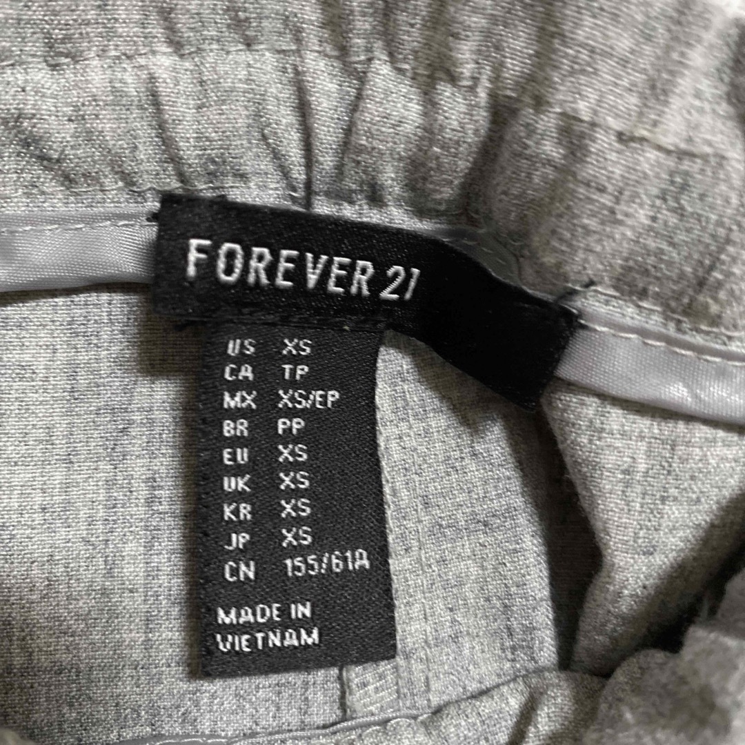 FOREVER 21(フォーエバートゥエンティーワン)のForever 21 カジュアルパンツ・ストレートパンツ(F) レディースのパンツ(カジュアルパンツ)の商品写真