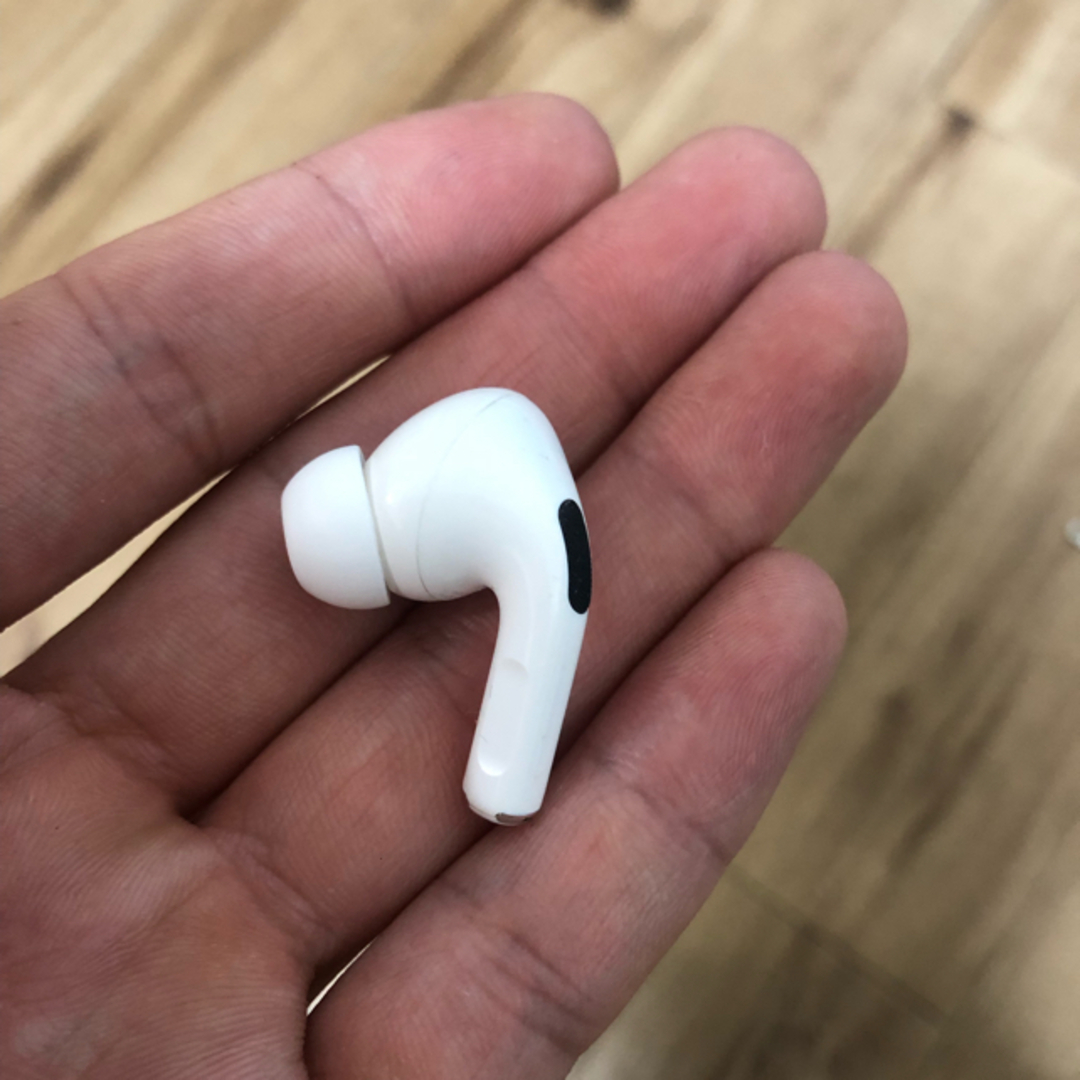 AirPods Pro の左耳です。片耳のみの出品です。本物です