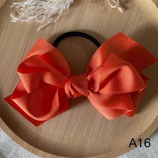 A16- ハンドメイド　ヘアゴムリボン　オレンジ色(ヘアアクセサリー)