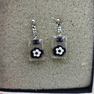 CHANEL - 確実正規品 シャネル ピアス 消毒済み 花 フラワー クリア 揺