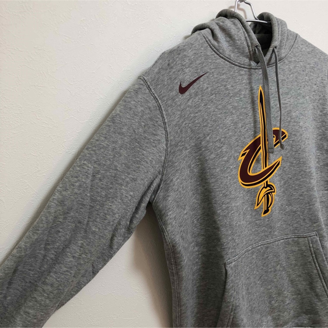 NIKE(ナイキ)のNIKE　NBA　クリーブランド・キャバリアーズ　プルオーバー　パーカ―　M メンズのトップス(パーカー)の商品写真