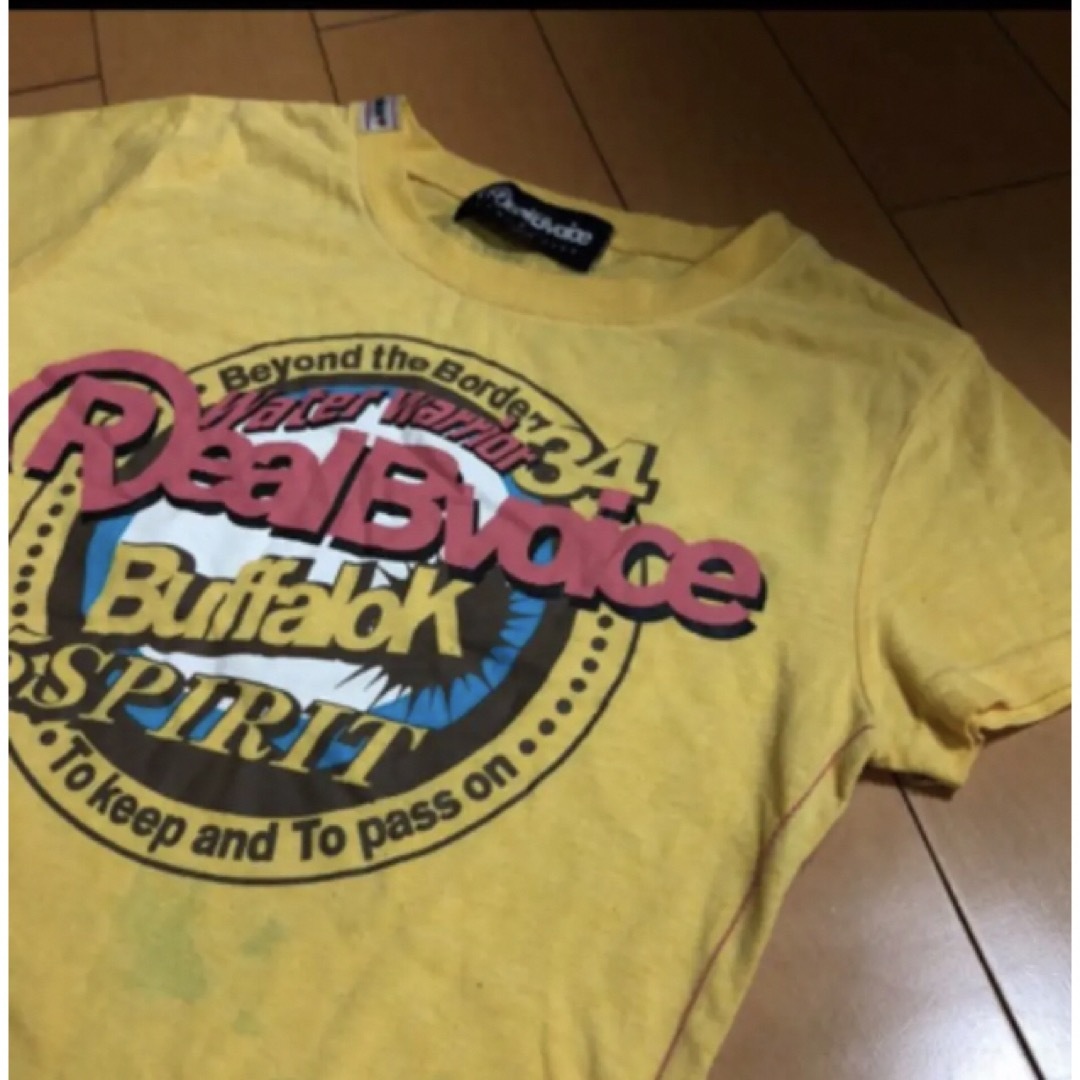 RealBvoice(リアルビーボイス)のRealBvoiceバッファロックイエローコットンT レディースのトップス(Tシャツ(半袖/袖なし))の商品写真