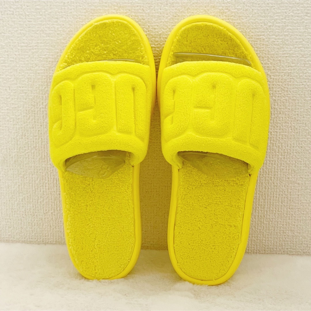 【新品未使用】《UGG》海外限定モデル MINI SLIDE 25cm イエロー