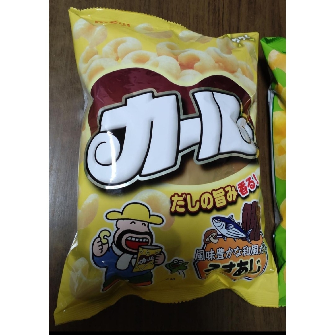 【西日本限定】　明治　カール　○2種セット 食品/飲料/酒の食品(菓子/デザート)の商品写真