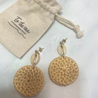 To the sea シェル付きピアス(ピアス)