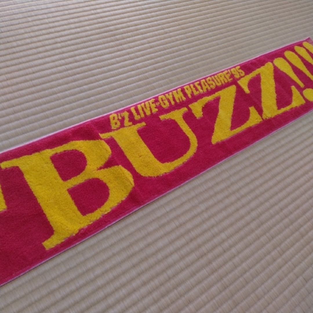 B'z BUZZ タオル エンタメ/ホビーのタレントグッズ(ミュージシャン)の商品写真