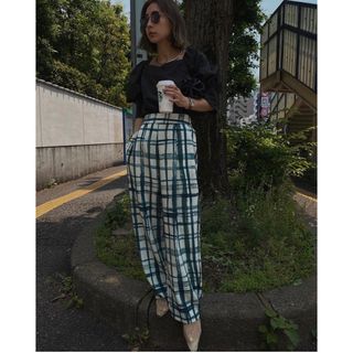 アメリヴィンテージ(Ameri VINTAGE)のAMERI HAND CHECK LOOSE PANTS(カジュアルパンツ)