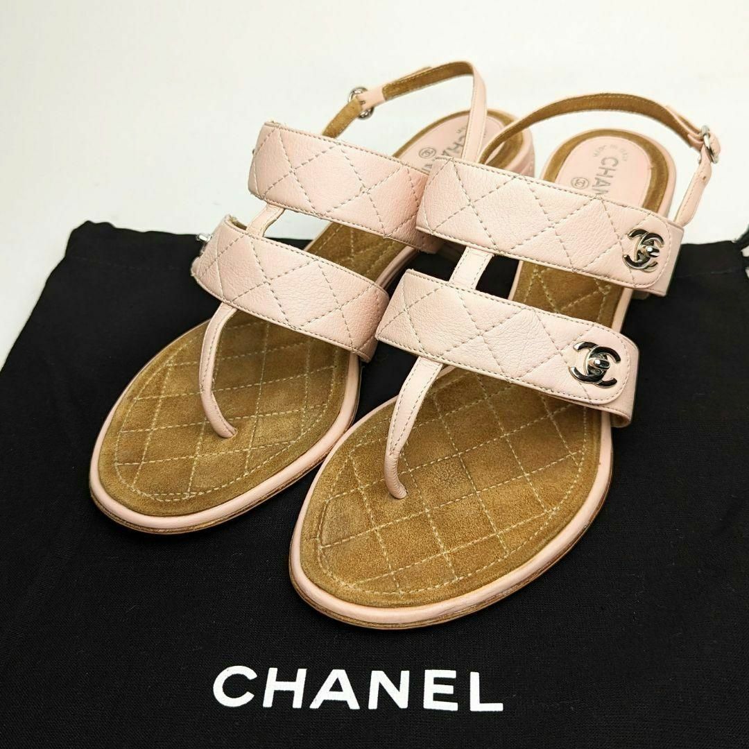 CHANEL(シャネル)の新品そっくりさん⭐CHANELシャネル マトラッセターンロックサンダル37.5C レディースの靴/シューズ(サンダル)の商品写真