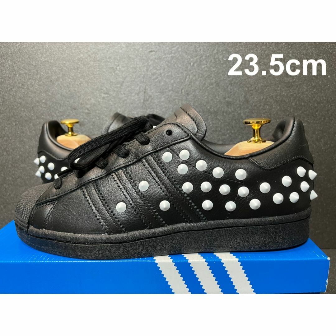 adidas(アディダス)の新品23.5cm adidas SUPER STAR W STUDS スタッズ レディースの靴/シューズ(スニーカー)の商品写真