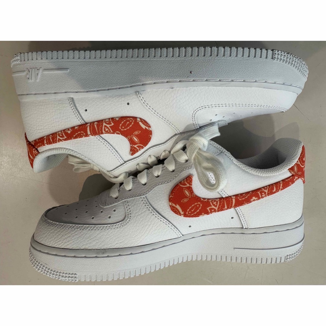 22.5センチ NIKE AIR FORCE 1 07 ESS PAISLEY