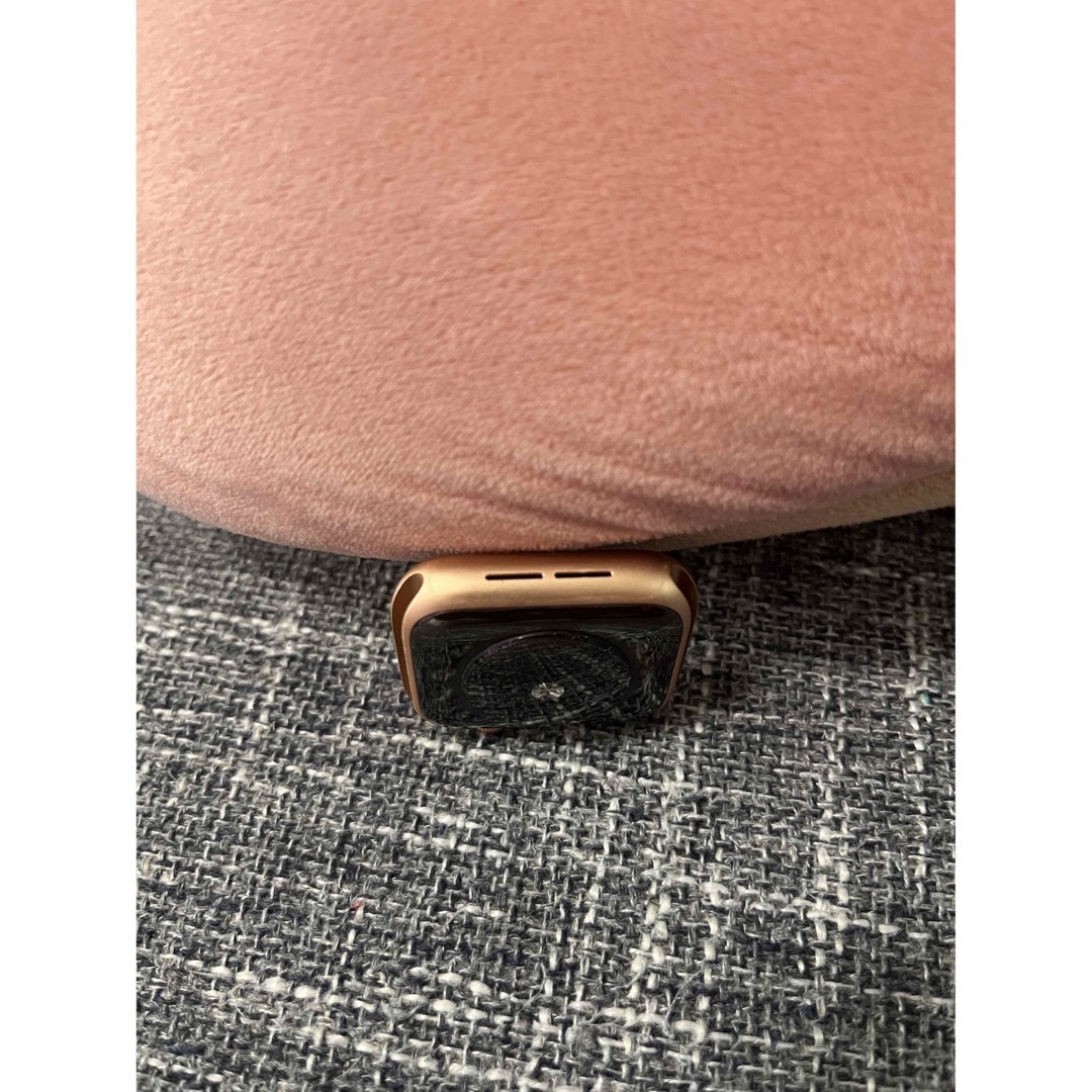 Apple Watch(アップルウォッチ)のアップルウォッチ se セルラー ピンクゴールド 40cm スマホ/家電/カメラのスマートフォン/携帯電話(その他)の商品写真