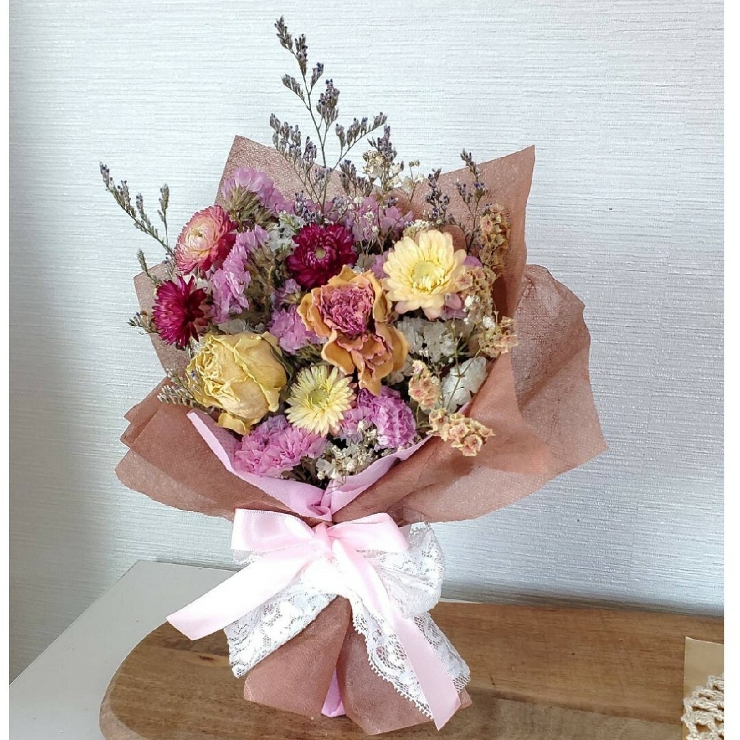 スタンディンブーケピンク系花束ナチュラルドライフラワー花束　ギフトフラワー ハンドメイドのウェディング(ブーケ)の商品写真