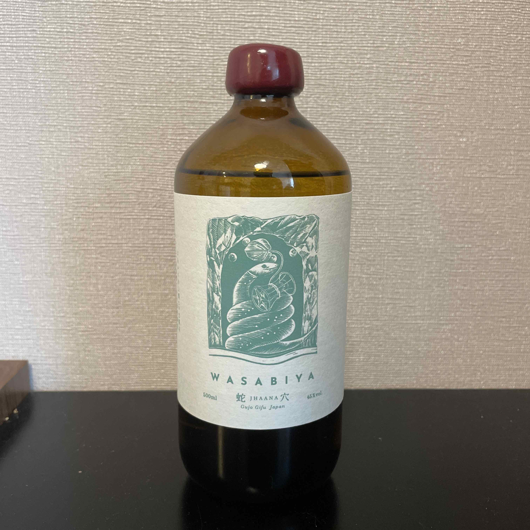 アルケミエ　WASABIYA  蛇穴　辰巳蒸留所　わさび ジン 食品/飲料/酒の酒(蒸留酒/スピリッツ)の商品写真