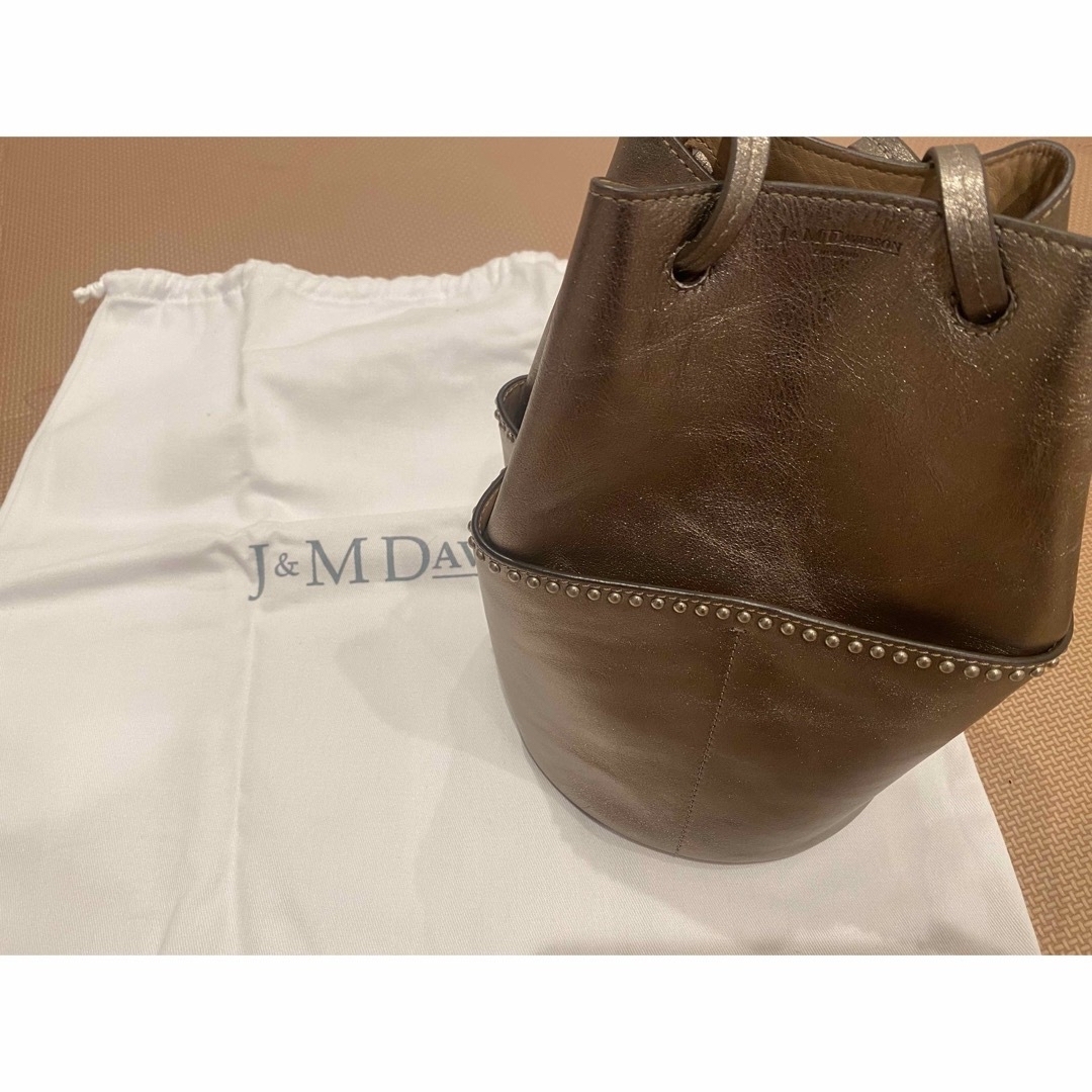 J&M DAVIDSON(ジェイアンドエムデヴィッドソン)の岩田屋限定カラー✩J&M DAVIDSON ミニ デイジー ウィズ スタッズ レディースのバッグ(ハンドバッグ)の商品写真