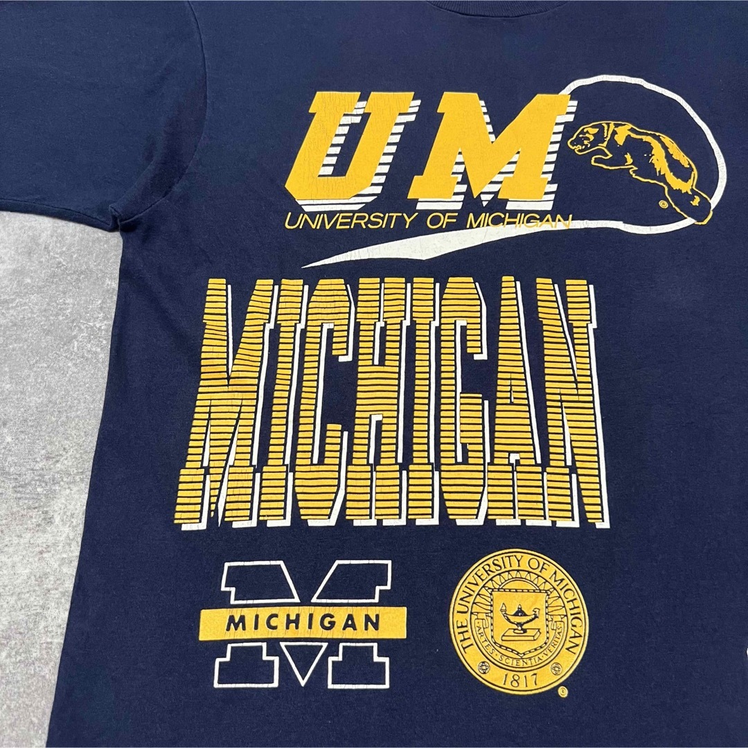 FRUIT OF THE LOOM(フルーツオブザルーム)のフルーツオブザルーム☆USA製ミシガン大学マルチビッグロゴプリントTシャツ90s メンズのトップス(Tシャツ/カットソー(半袖/袖なし))の商品写真