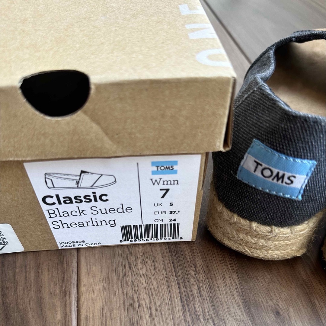 TOMS(トムズ)のTOMS classic black suede shearing  レディースの靴/シューズ(スリッポン/モカシン)の商品写真