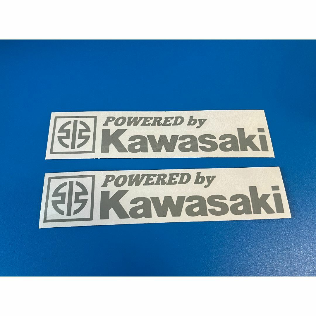 切り文字ステッカー☆POWERED by Kawasaki☆ライトグレー☆18×の 切り文字ステッカー☆POWERED by Kawasaki☆ライトグレー☆18×の