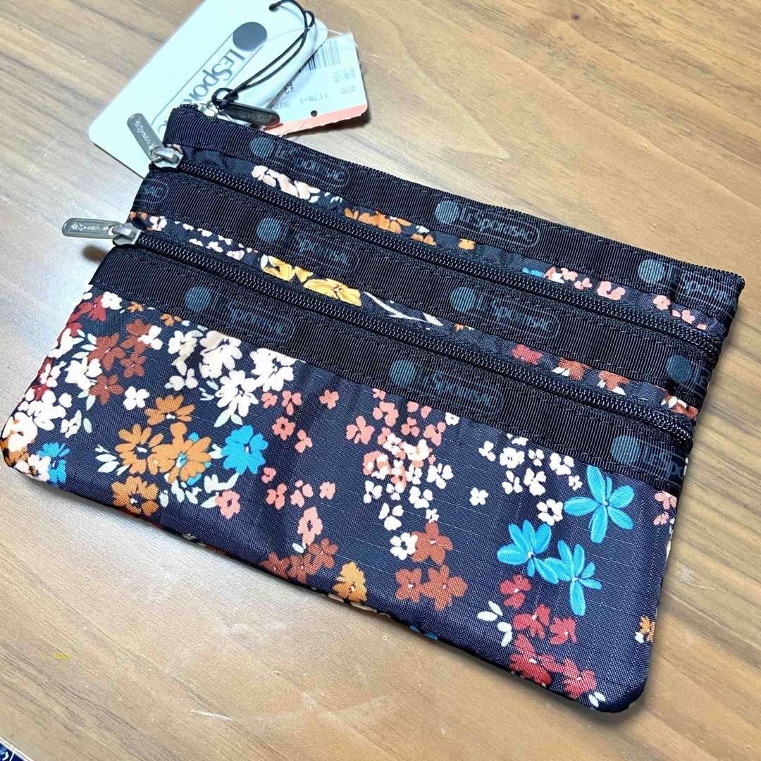 LeSportsac(レスポートサック)の☆新品☆ LESPORTSAC ポーチ ナイロン 花柄　美品 レディースのファッション小物(ポーチ)の商品写真