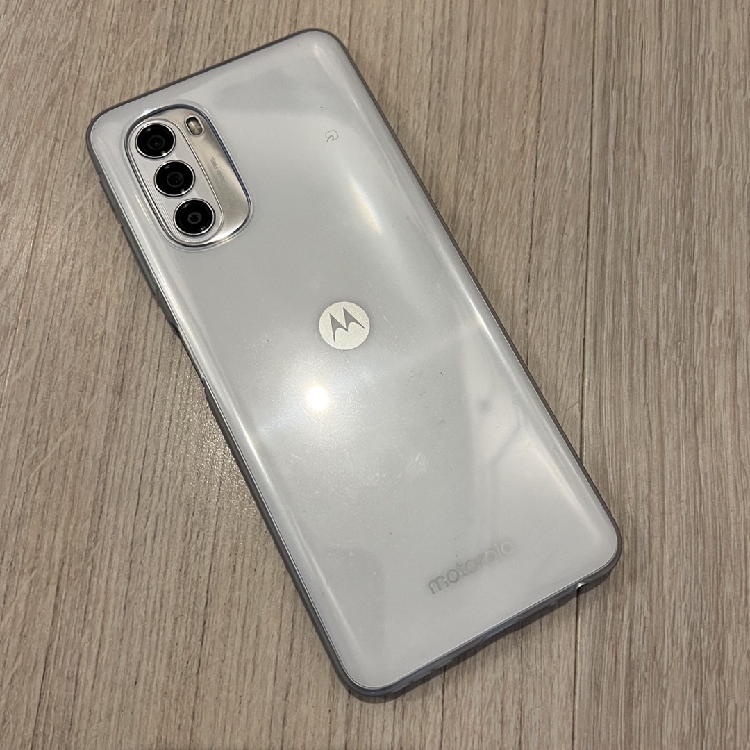 Motorola(モトローラ)のモトローラ　moto g52j 5G パールホワイト スマホ/家電/カメラのスマートフォン/携帯電話(スマートフォン本体)の商品写真