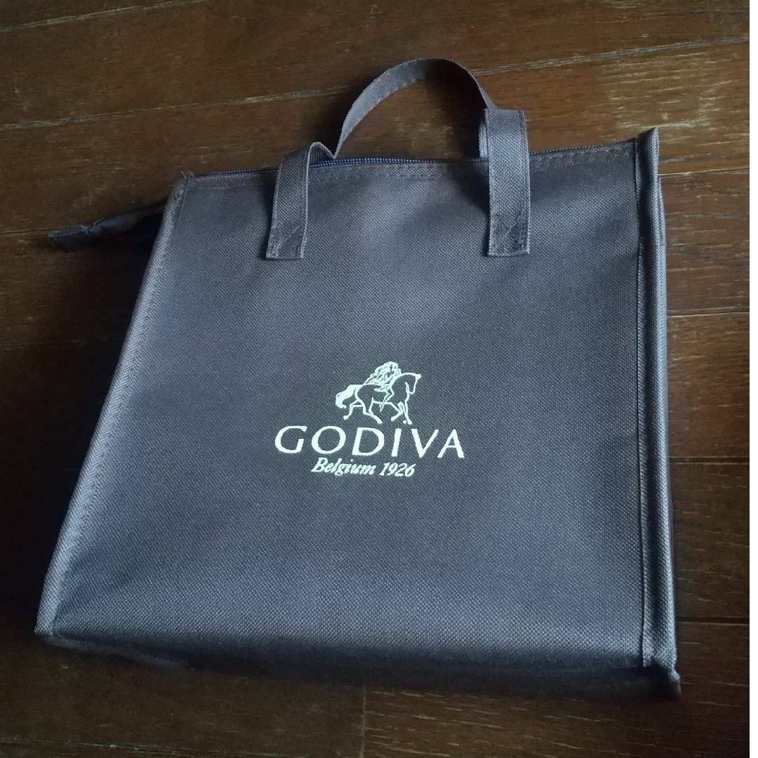 GODIVA(ゴディバ)の【新品未使用】GODIVA 保冷バッグ インテリア/住まい/日用品のキッチン/食器(弁当用品)の商品写真