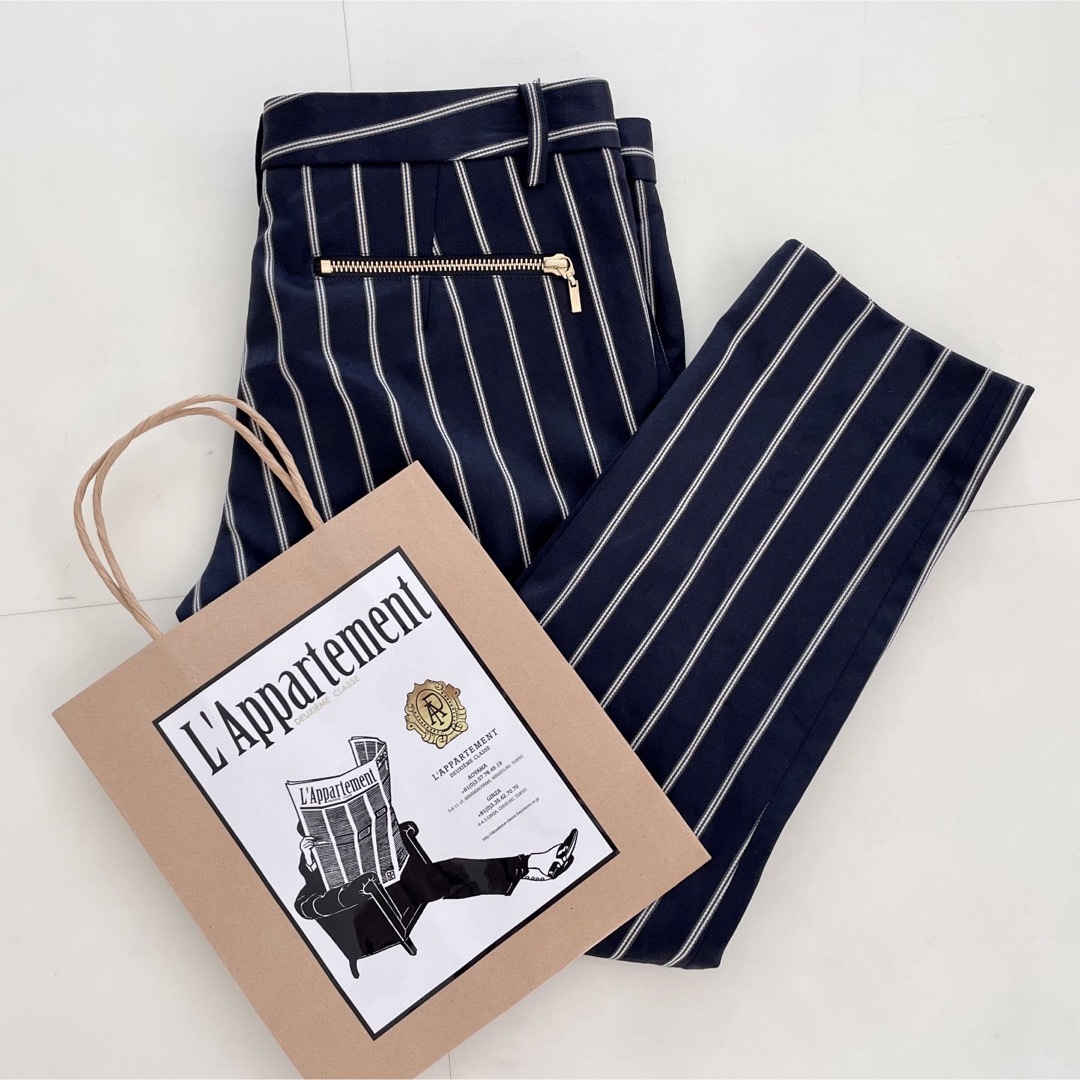 L'Appartement DEUXIEME CLASSE(アパルトモンドゥーズィエムクラス)のアパルトモン Lisiere ストライプ ネイビー zipポケット パンツ レディースのパンツ(クロップドパンツ)の商品写真