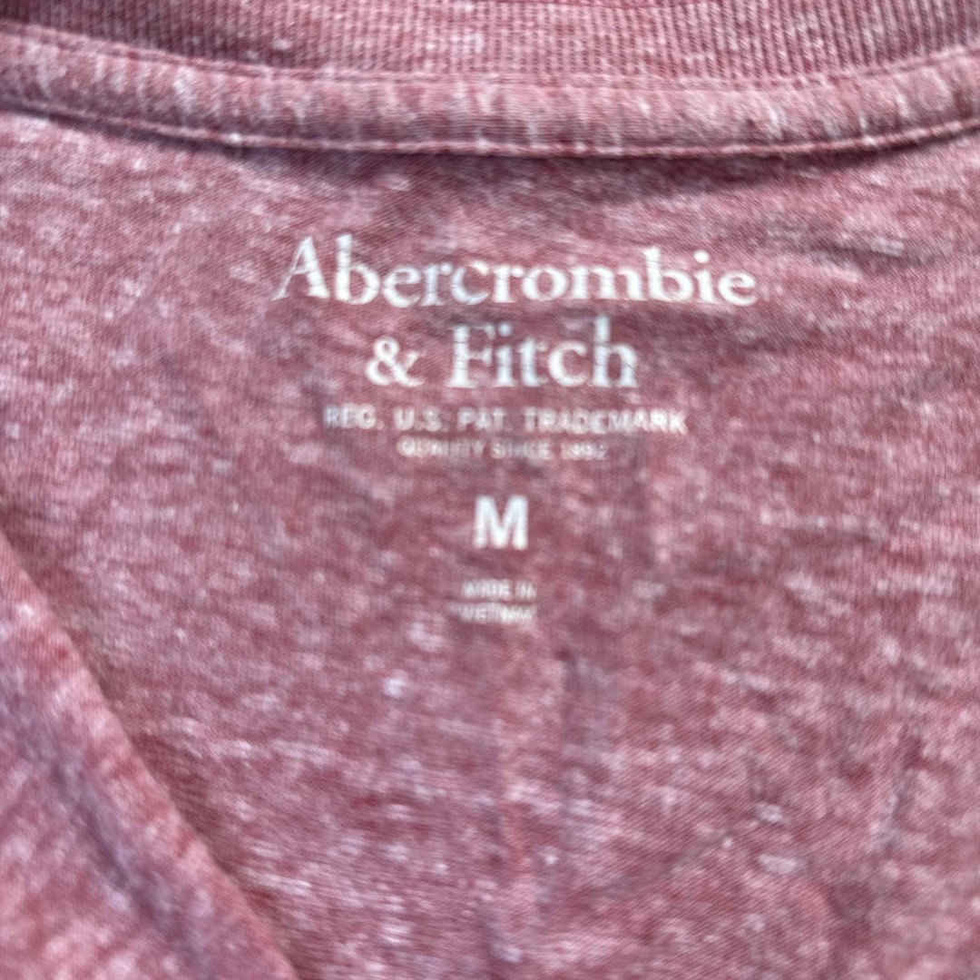 Abercrombie&Fitch(アバクロンビーアンドフィッチ)のアバクロヘンリーネック【used】 メンズのトップス(Tシャツ/カットソー(半袖/袖なし))の商品写真