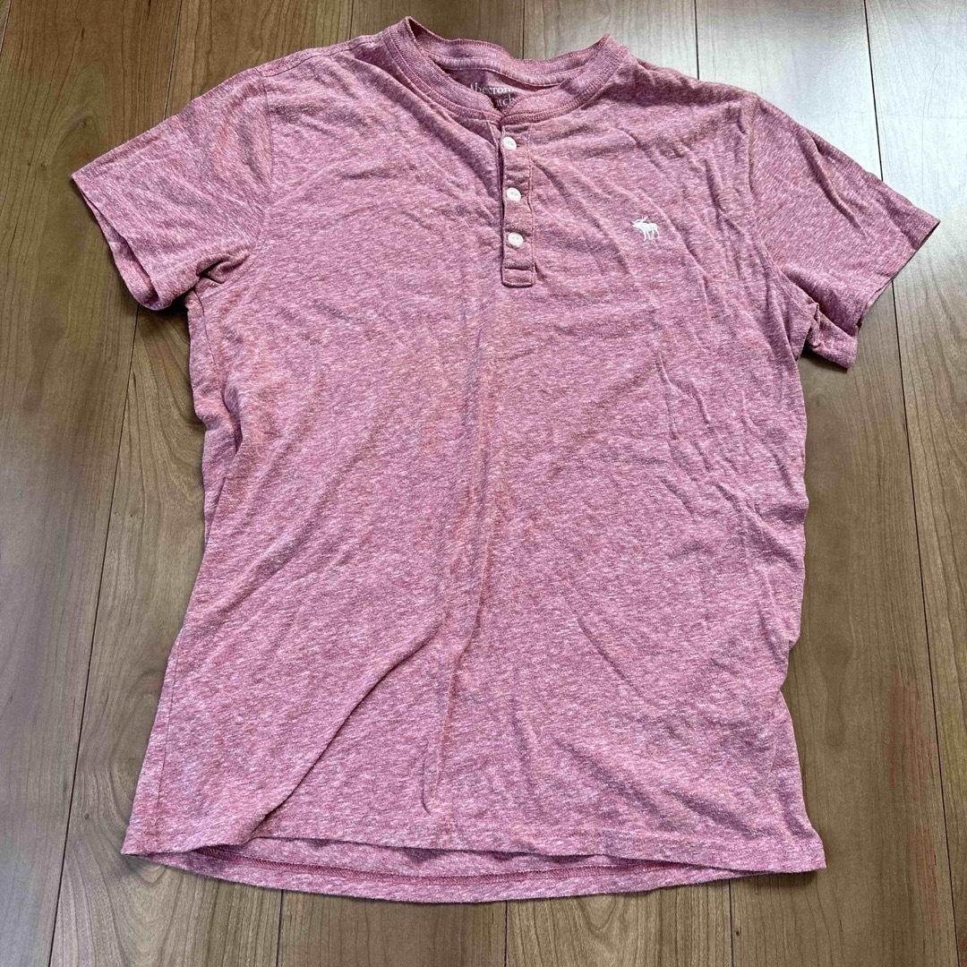 Abercrombie&Fitch(アバクロンビーアンドフィッチ)のアバクロヘンリーネック【used】 メンズのトップス(Tシャツ/カットソー(半袖/袖なし))の商品写真