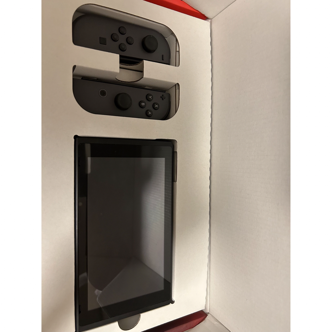 Nintendo Switch本体Joy-Con(L)/(R) グレー エンタメ/ホビーのゲームソフト/ゲーム機本体(家庭用ゲーム機本体)の商品写真