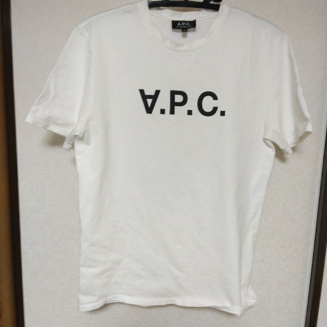 A.P.C(アーペーセー)のＡＰＣ　定番ロゴ　ホワイトΤシャツ　日本製　サイズＸＳ レディースのトップス(Tシャツ(半袖/袖なし))の商品写真