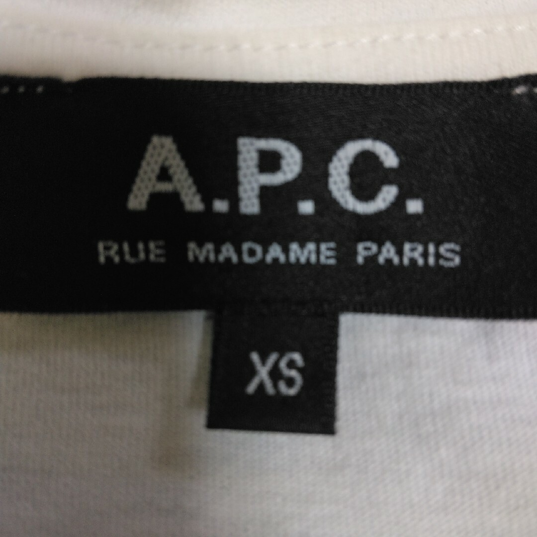 A.P.C(アーペーセー)のＡＰＣ　定番ロゴ　ホワイトΤシャツ　日本製　サイズＸＳ レディースのトップス(Tシャツ(半袖/袖なし))の商品写真