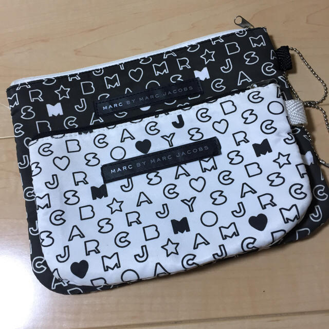 MARC BY MARC JACOBS(マークバイマークジェイコブス)のポーチ2点セット！ レディースのファッション小物(ポーチ)の商品写真