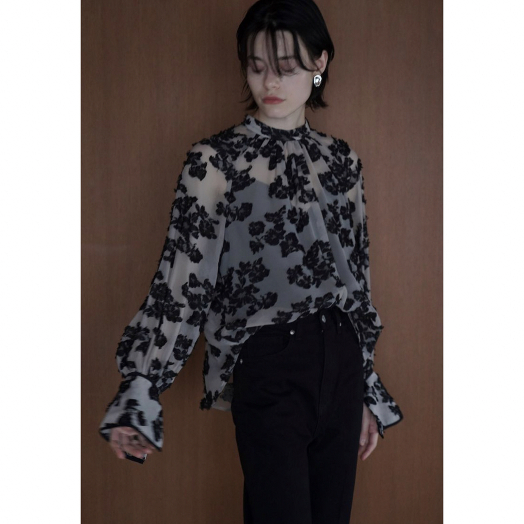 CLANE  FLOW FLOWER JACQUARD TOPS - BLACK