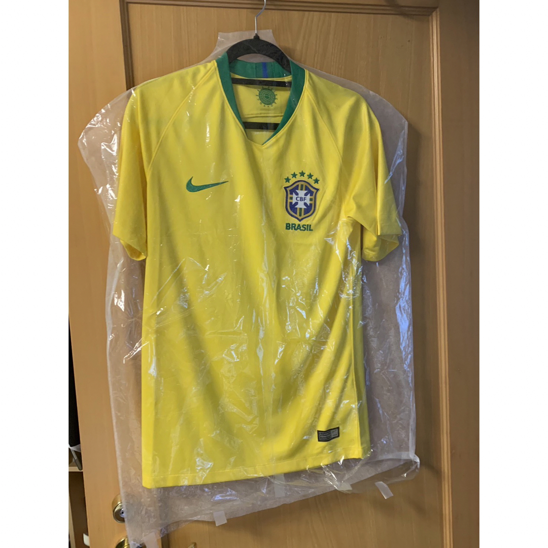 NIKE(ナイキ)のブラジル代表　サッカーユニフォーム　 スポーツ/アウトドアのサッカー/フットサル(ウェア)の商品写真