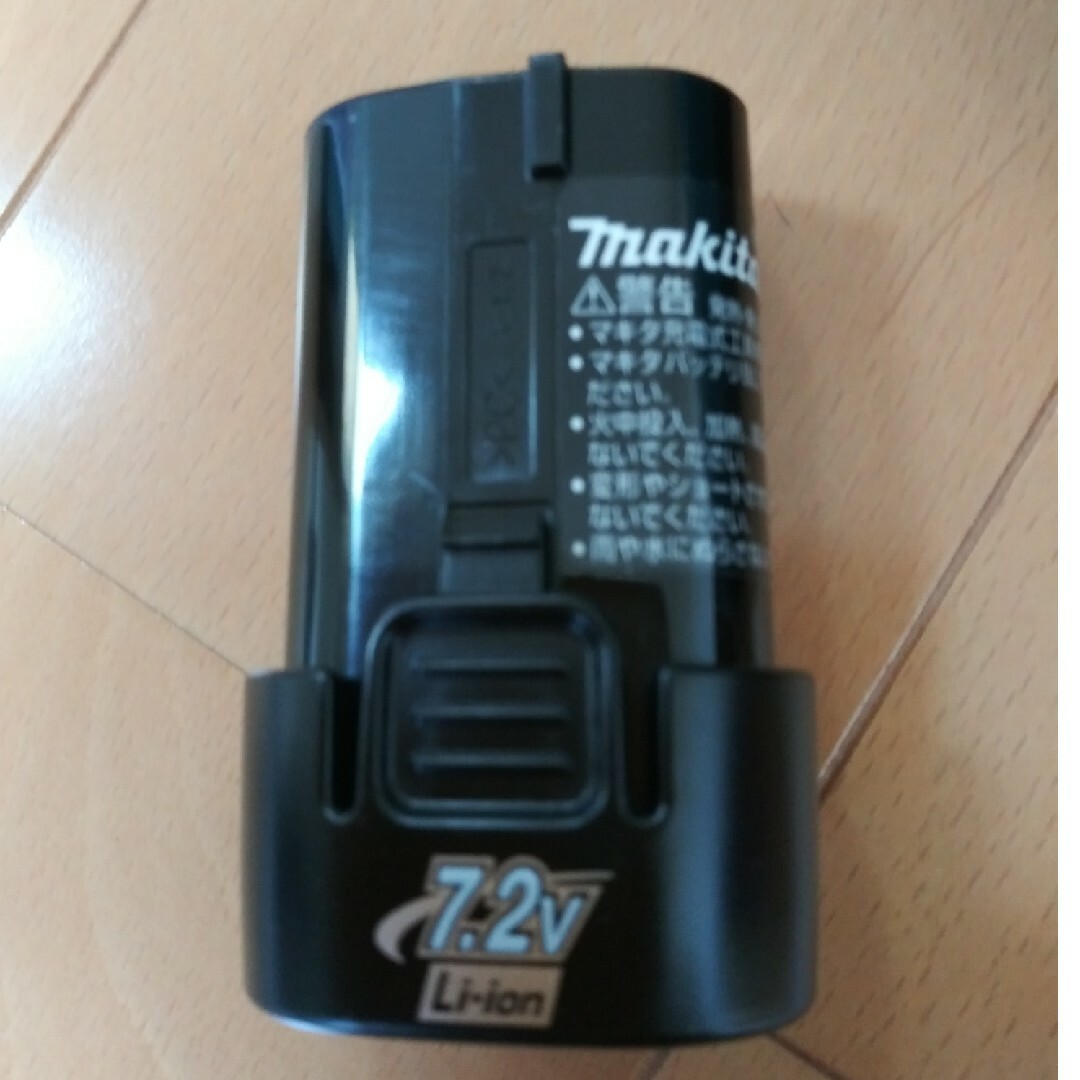 makita DC07SA 充電器　7.2V用　バッテリBL7010 スマホ/家電/カメラのスマートフォン/携帯電話(バッテリー/充電器)の商品写真